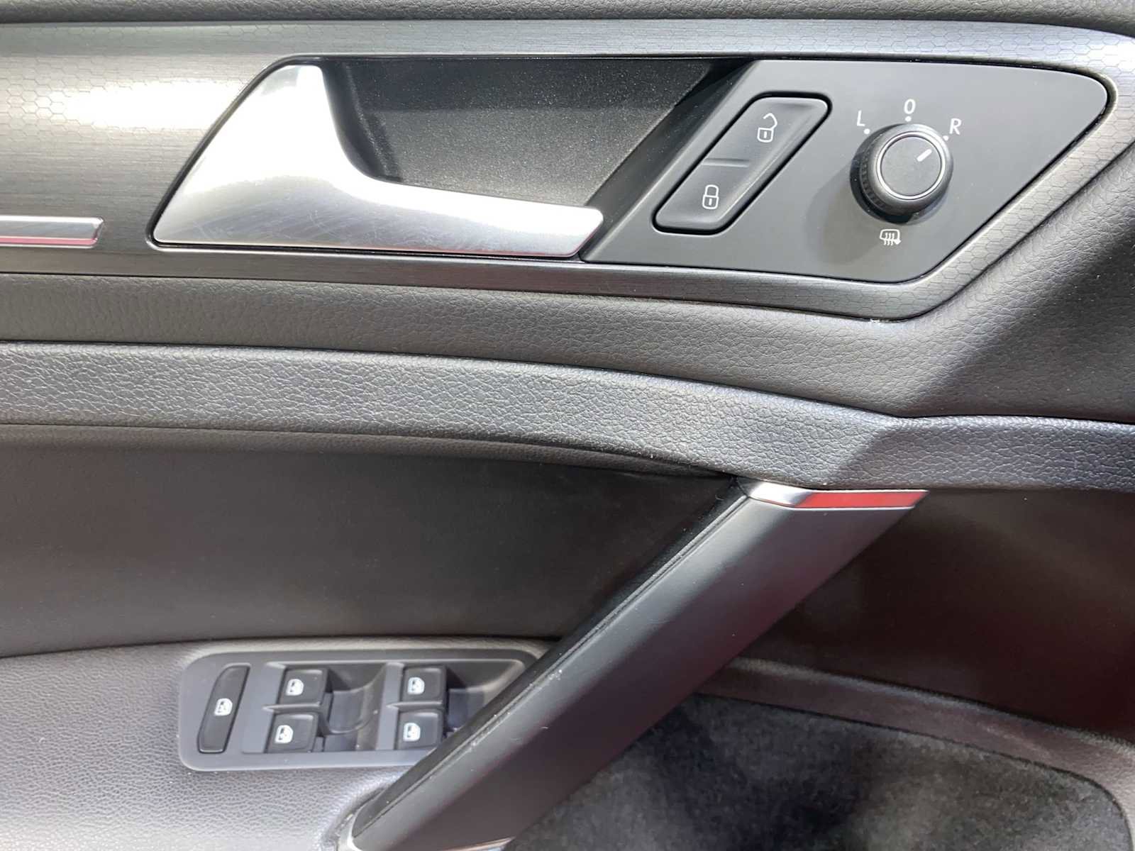 Used 2018 Volkswagen GTI SE w/ SE Leather Package image 27