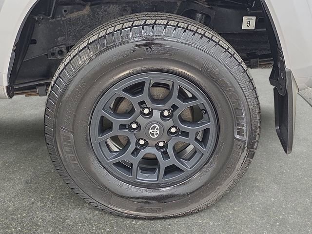 Certified 2021 Toyota Tacoma SR5 AWD/4WD image 32