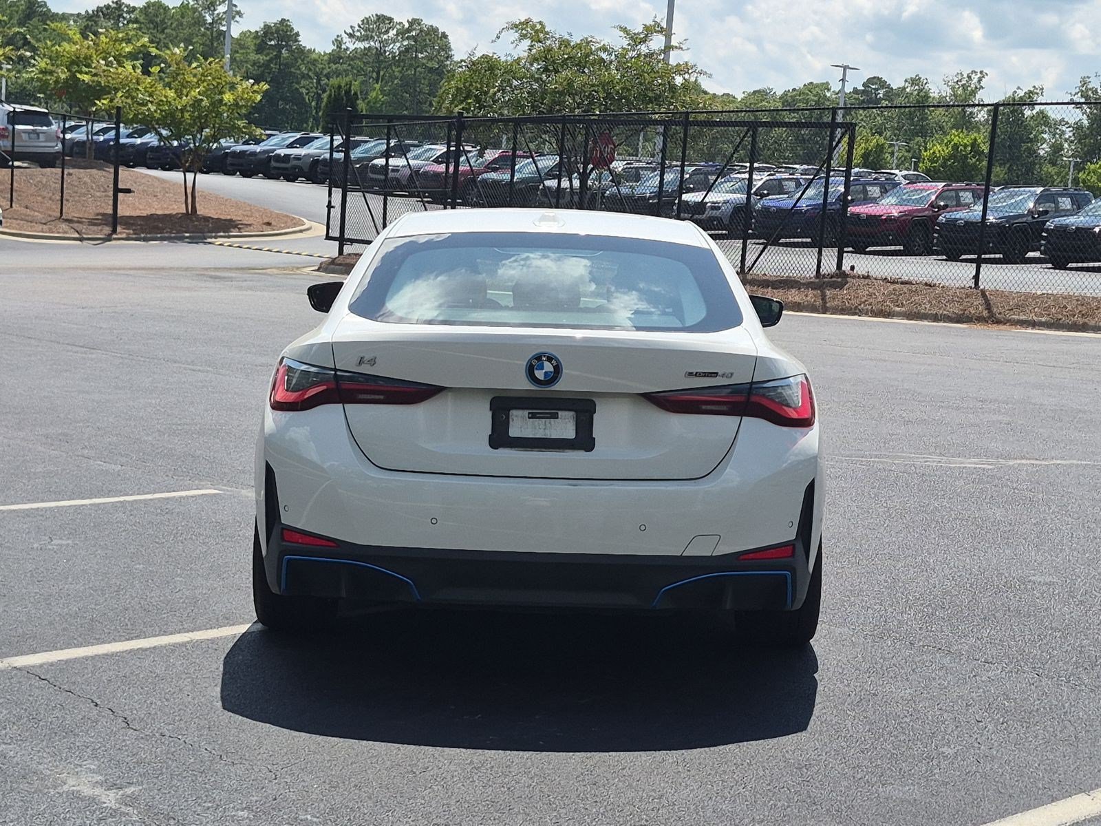 Used 2023 BMW i4 eDrive40 RWD image 9