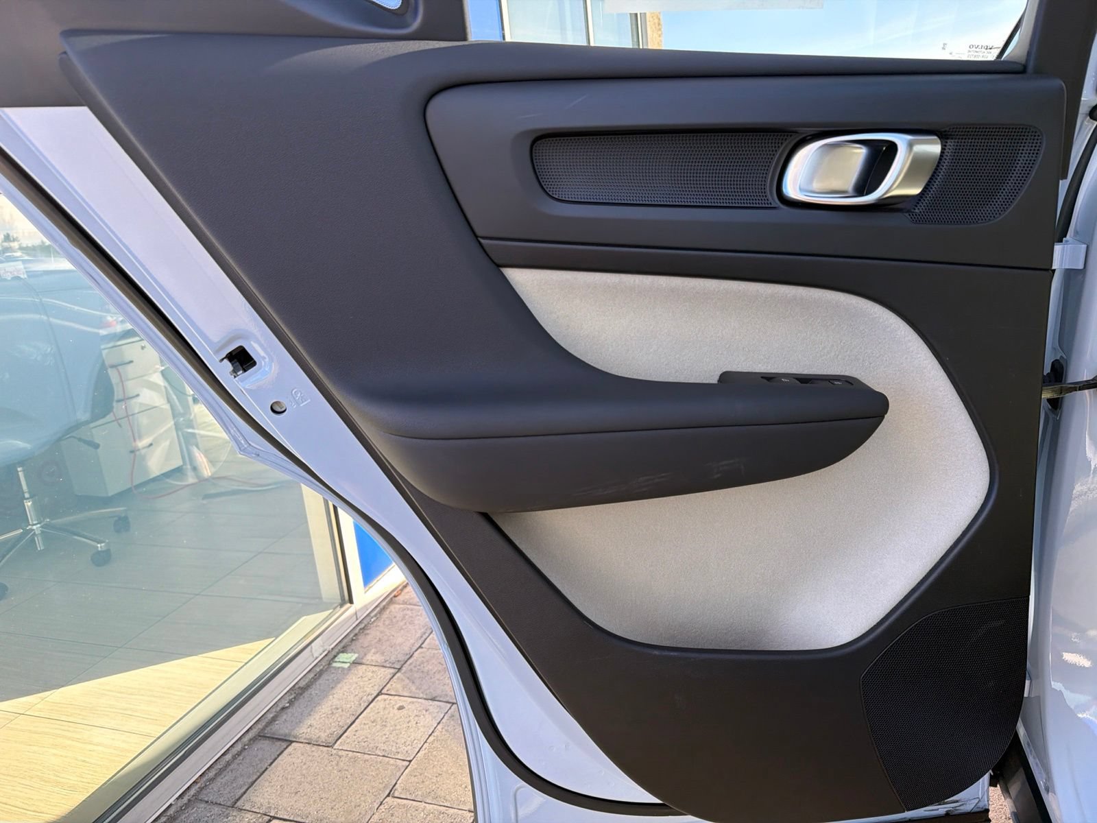Certified 2024 Volvo XC40 B5 Plus w/ Protection Package Premier AWD/4WD image 21