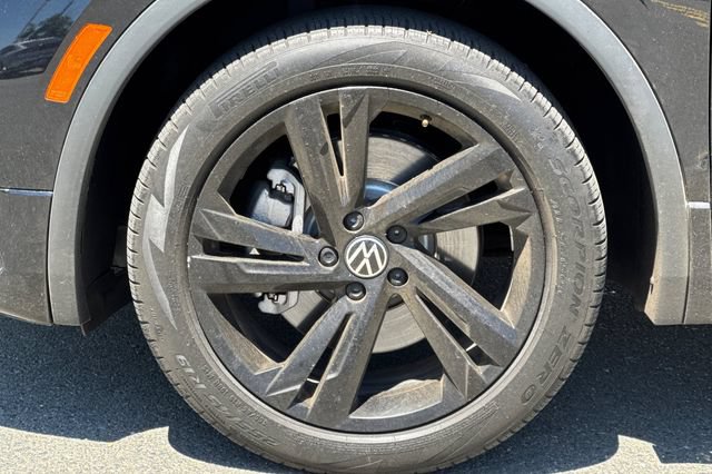 Used 2023 Volkswagen Tiguan SE R-Line AWD/4WD image 25