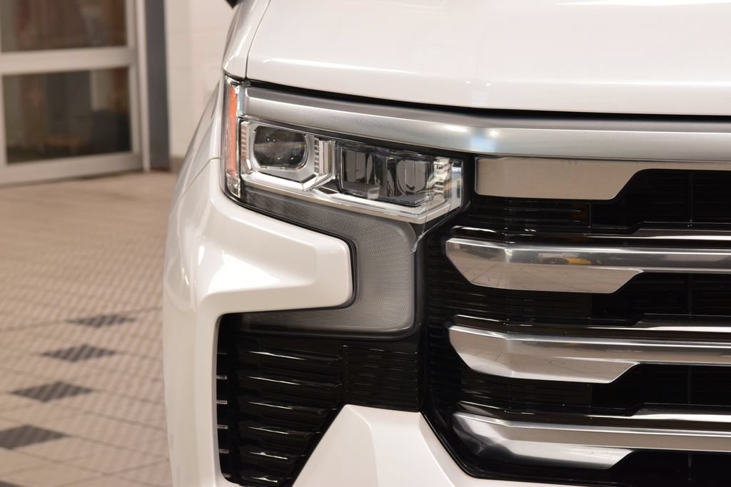 Used 2024 Chevrolet Silverado 1500 High Country AWD/4WD image 12