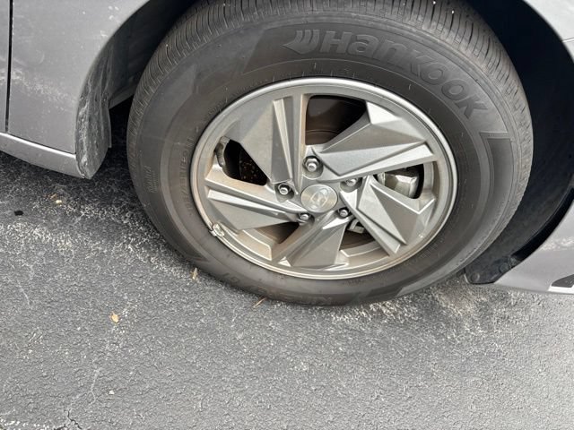 Used 2026 Hyundai Elantra SE FWD image 9