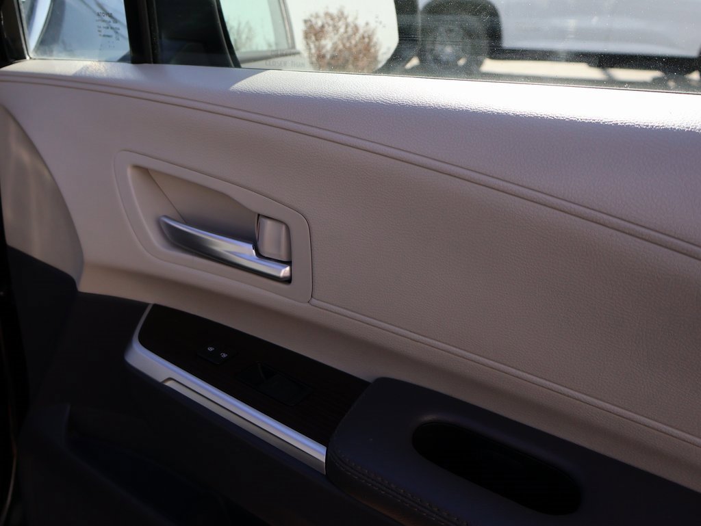 Used 2024 Toyota Sienna XLE image 8