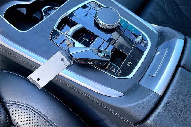 Used 2023 BMW X7 xDrive40i w/ Premium Package image 10