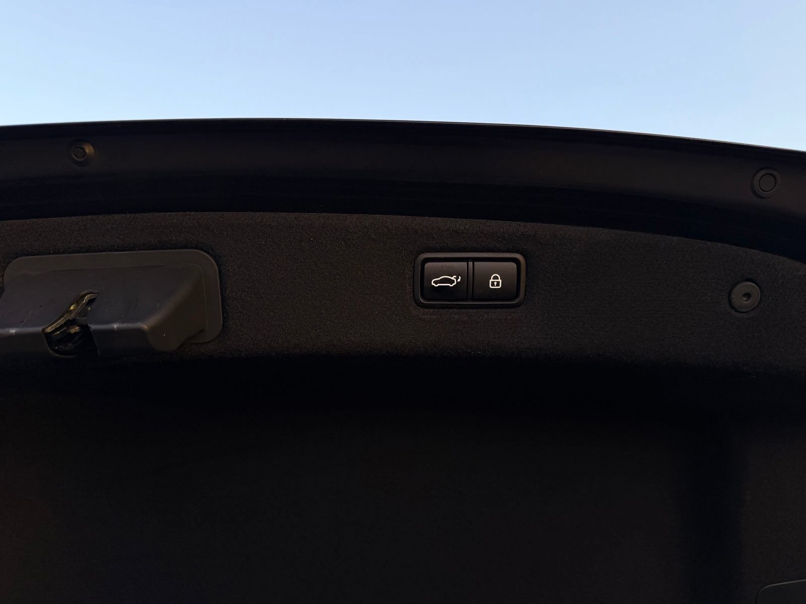 Used 2020 Genesis G90 3.3T Premium RWD image 66