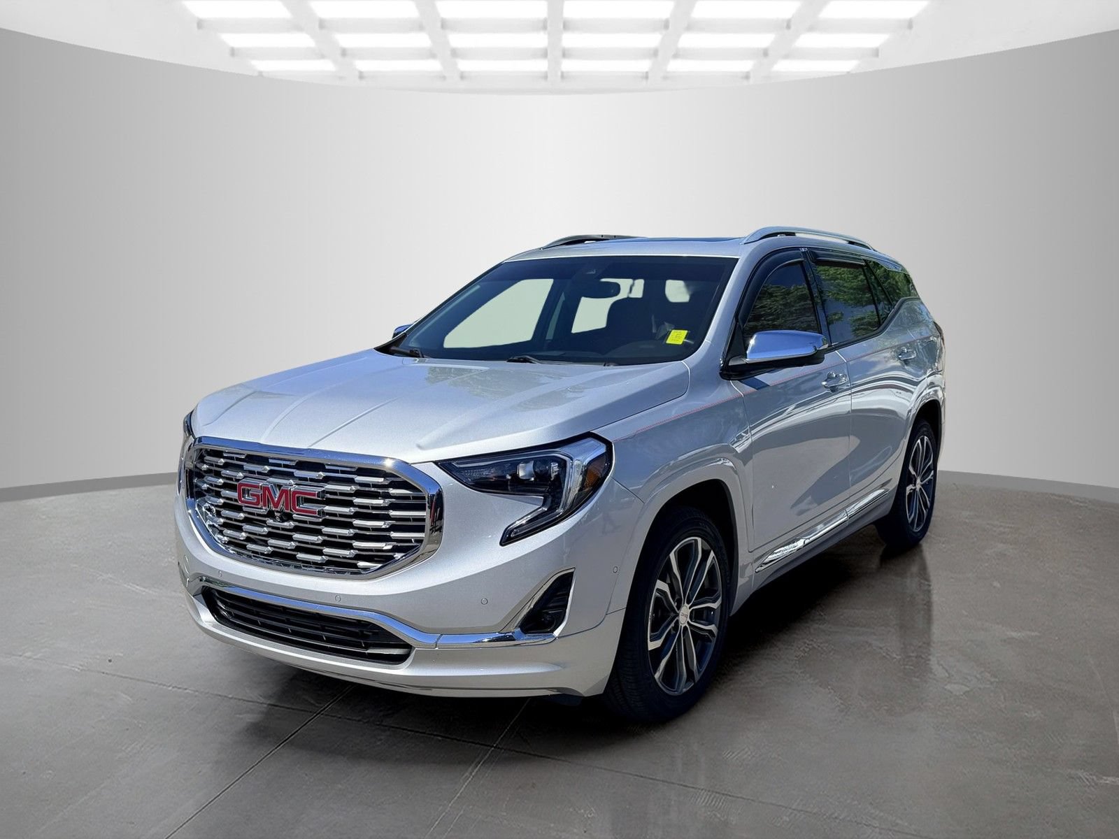 Used 2020 GMC Terrain Denali w/ Denali Premium Package AWD/4WD image 1