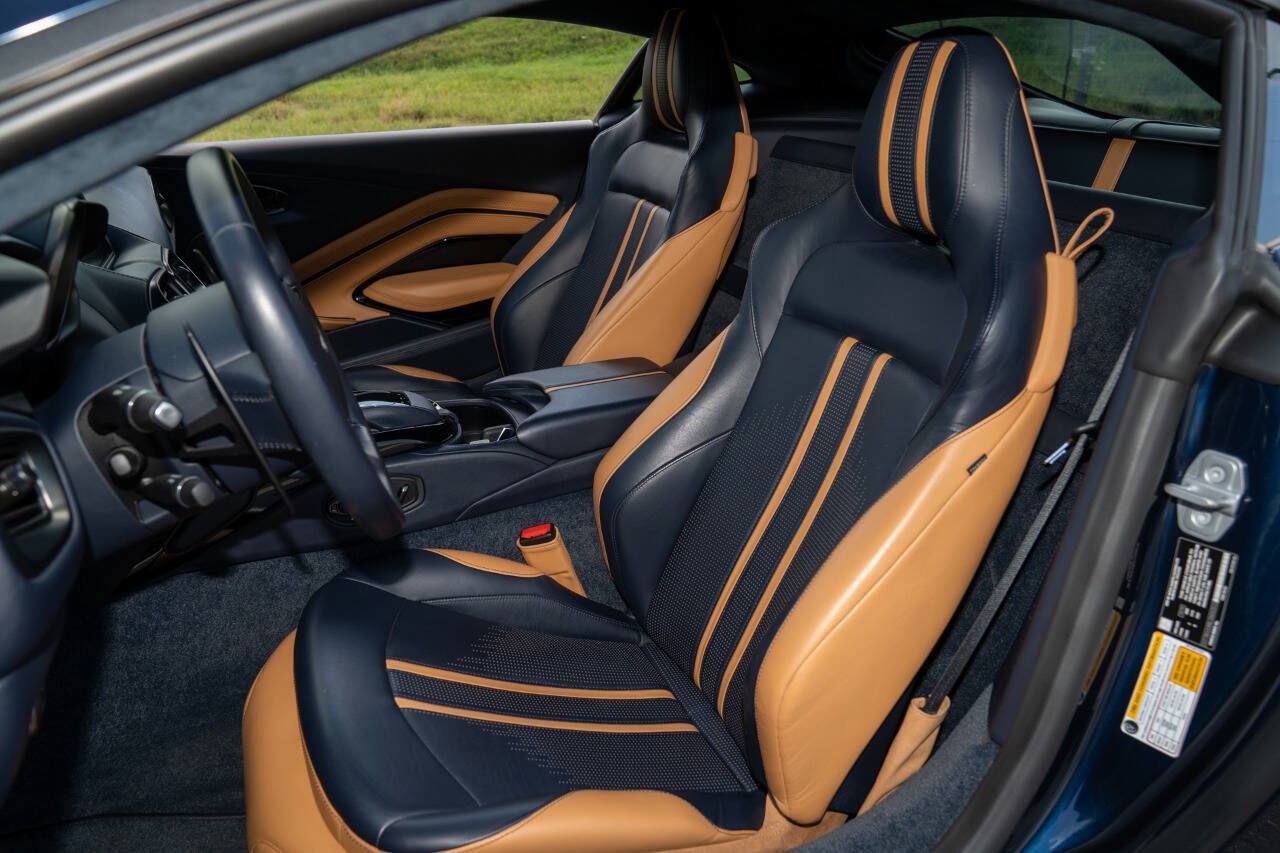 Used 2020 Aston Martin V8 Vantage Coupe RWD image 32