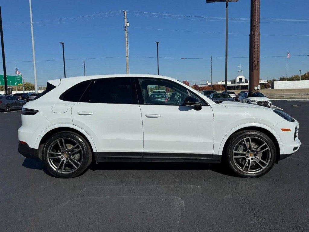 Used 2023 Porsche Cayenne S Platinum image 2