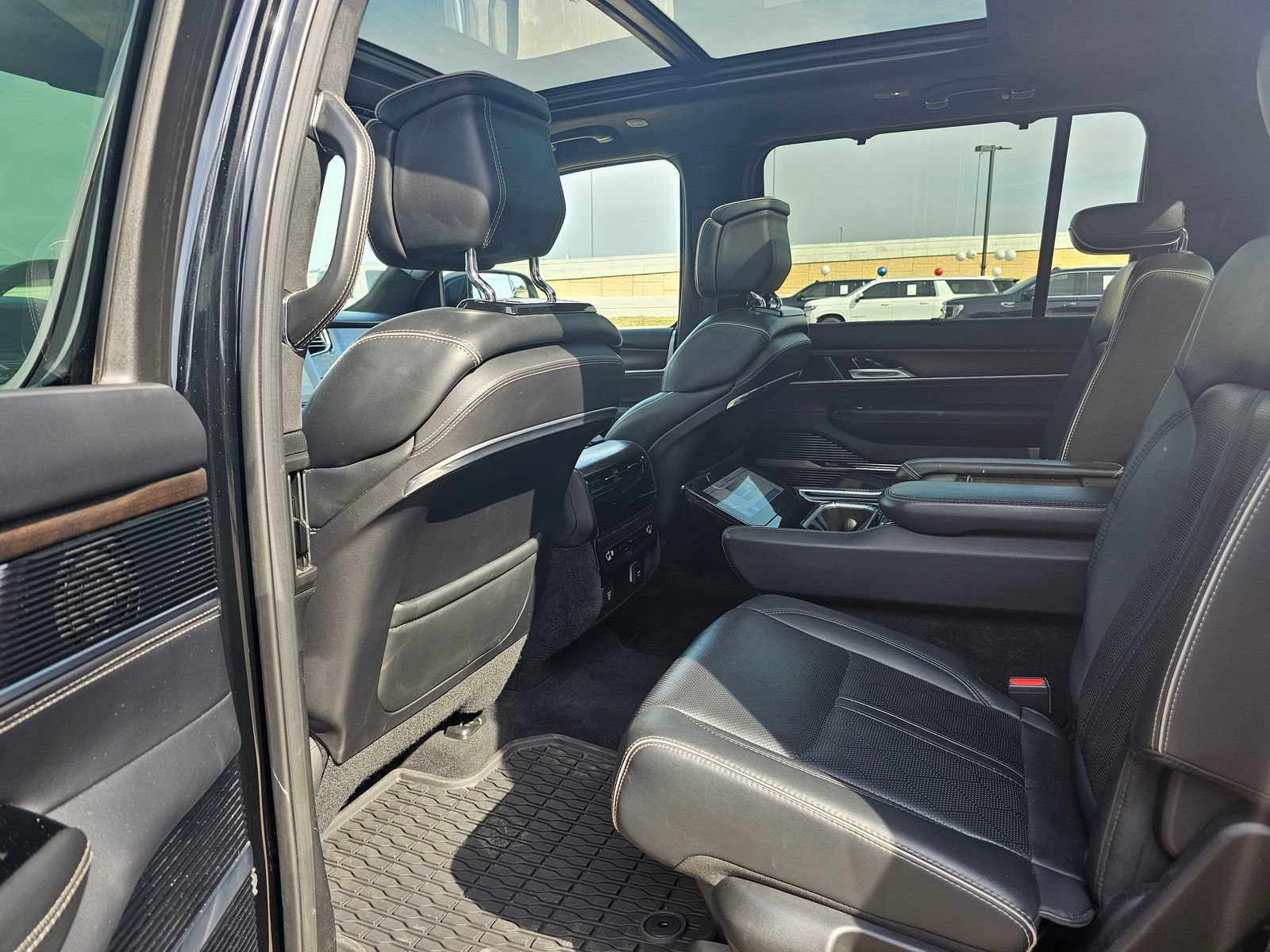 Used 2023 Jeep Grand Wagoneer Series II AWD/4WD image 41
