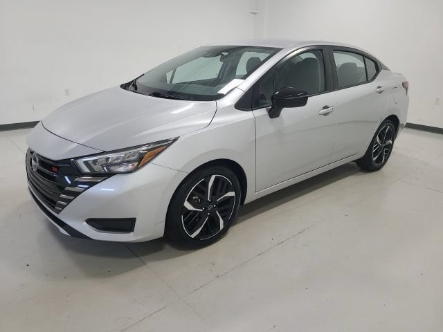 Used 2024 Nissan Versa SR FWD image 3