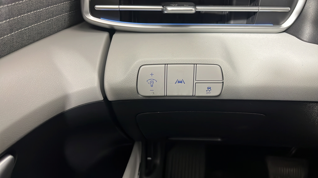 Used 2023 Hyundai Elantra Limited FWD image 41