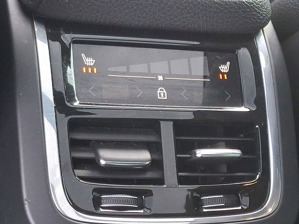 Used 2021 Volvo S60 T5 Inscription image 11