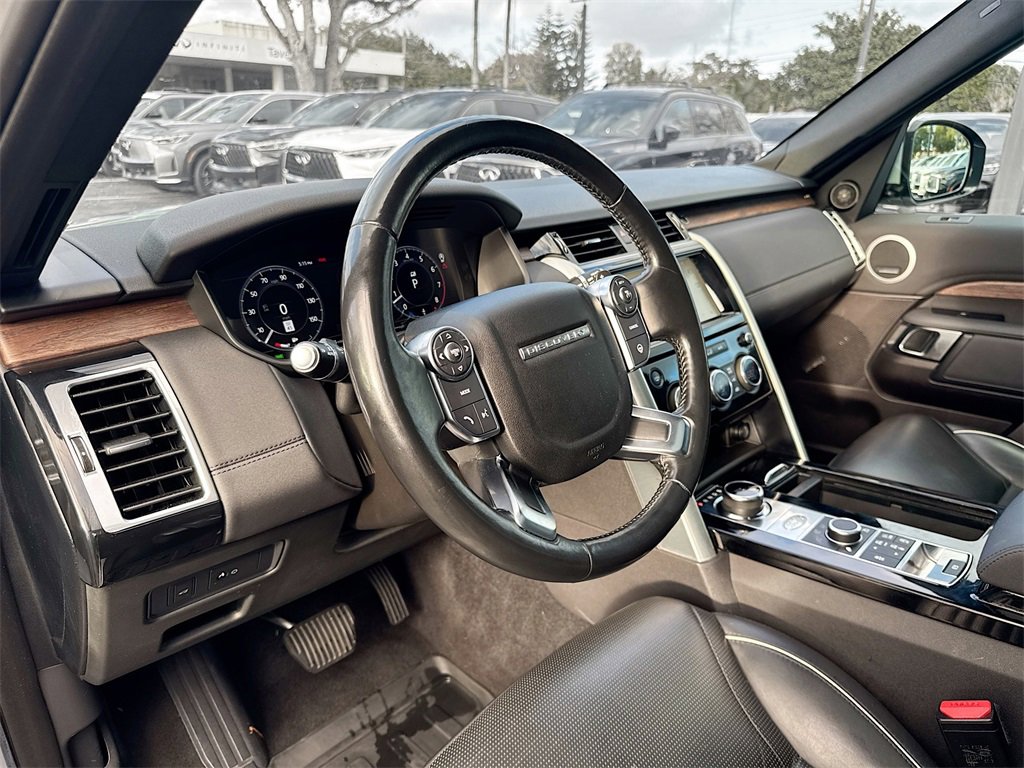 Used 2018 Land Rover Discovery HSE image 10