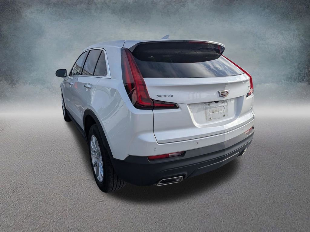 Certified 2023 Cadillac XT4 Luxury w/ Cold Weather Package FWD image 6