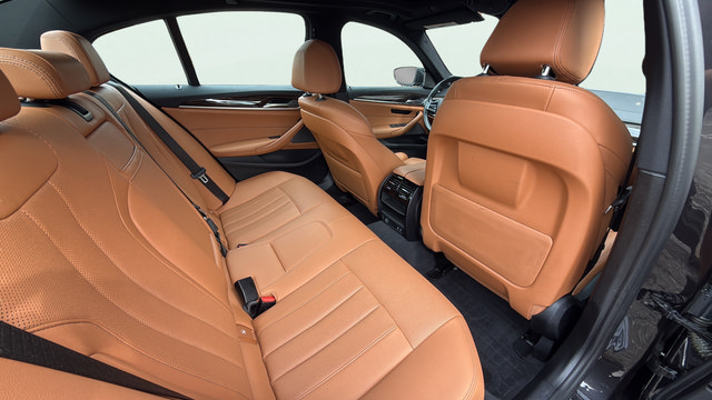 Used 2022 BMW 530i w/ Premium Package RWD image 23