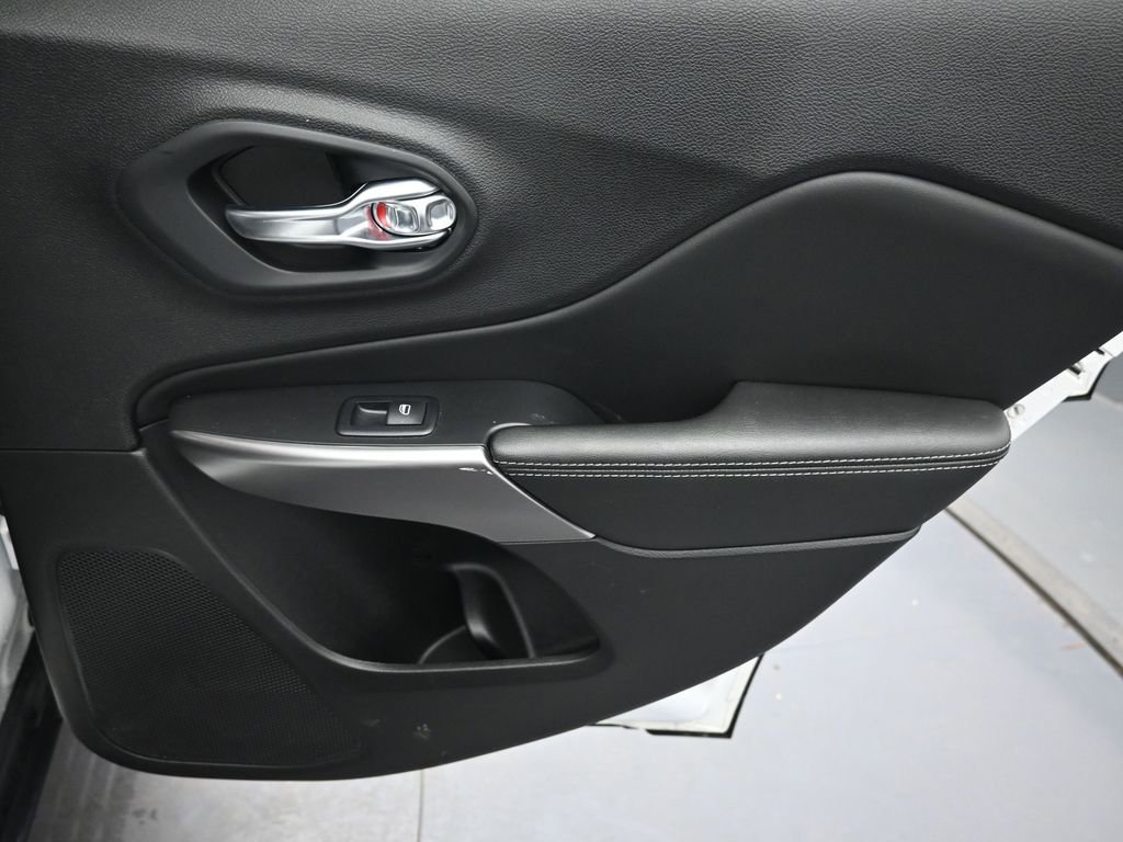 Used 2022 Jeep Cherokee Limited image 27