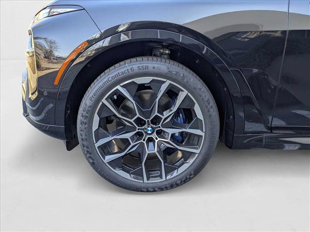 Used 2025 BMW X7 M60i w/ Climate Comfort Package image 9