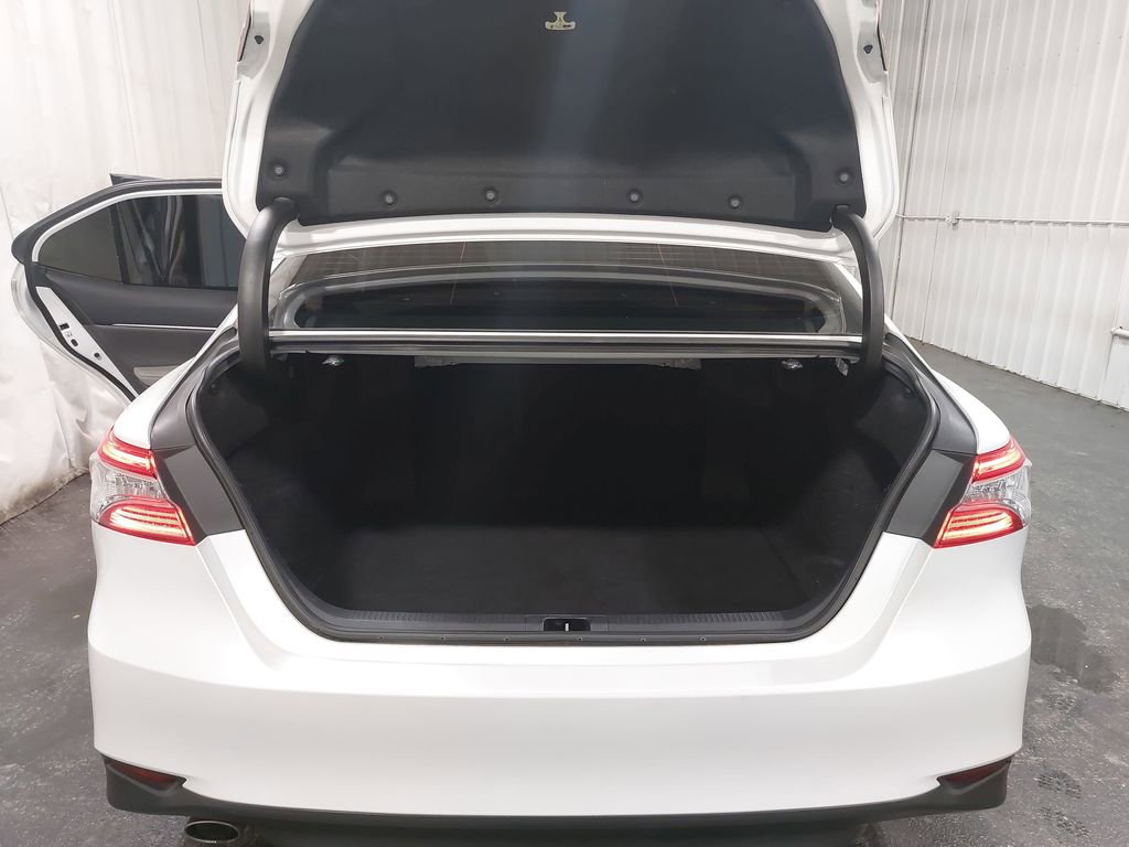Used 2019 Toyota Camry XLE image 12