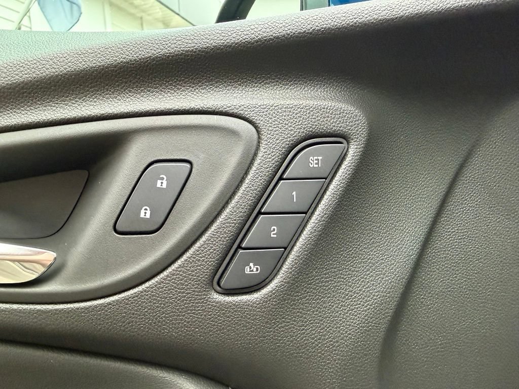 Used 2023 Buick Encore GX Essence w/ Experience Buick Package FWD image 16