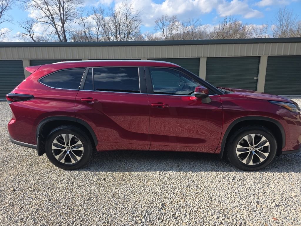 Certified 2026 Toyota Highlander XLE image 8