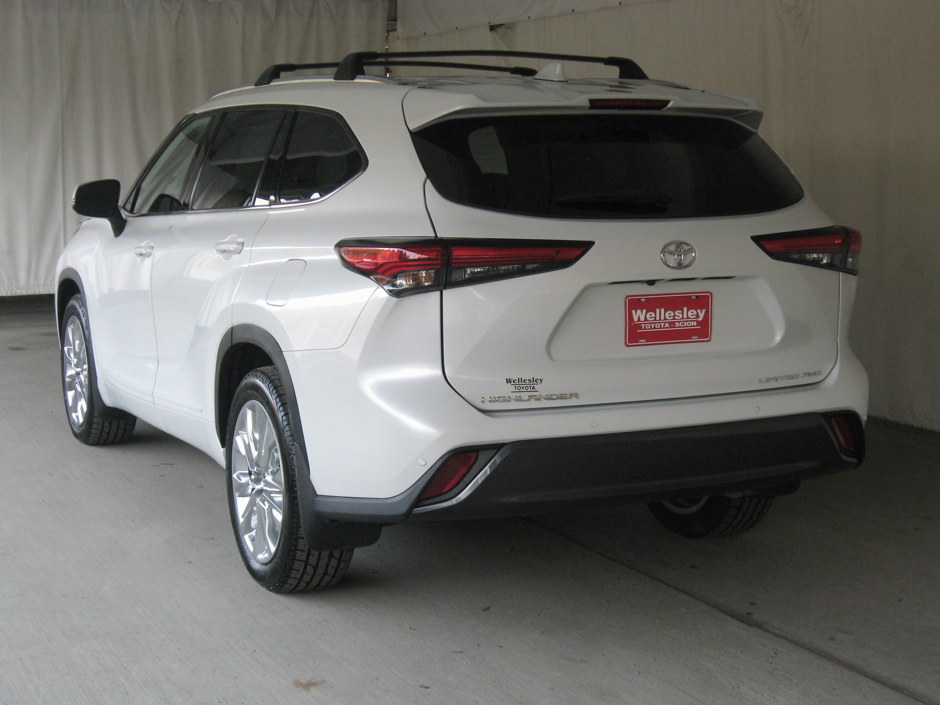 Used 2023 Toyota Highlander Limited AWD/4WD image 28