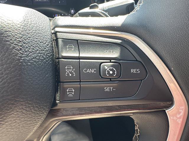 Used 2023 Jeep Grand Cherokee Limited w/ Luxury Tech Group II image 20