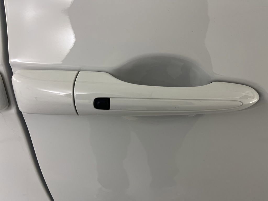 Used 2024 Chrysler Pacifica Touring-L image 48