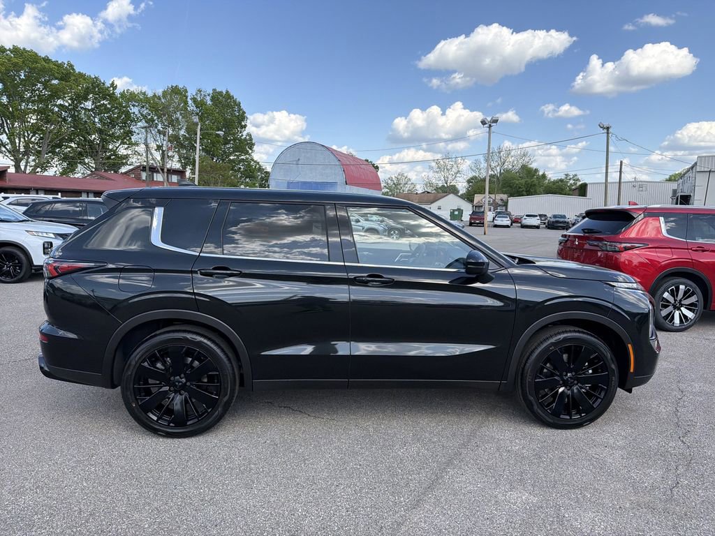 New 2026 Mitsubishi Outlander LE AWD/4WD image 3