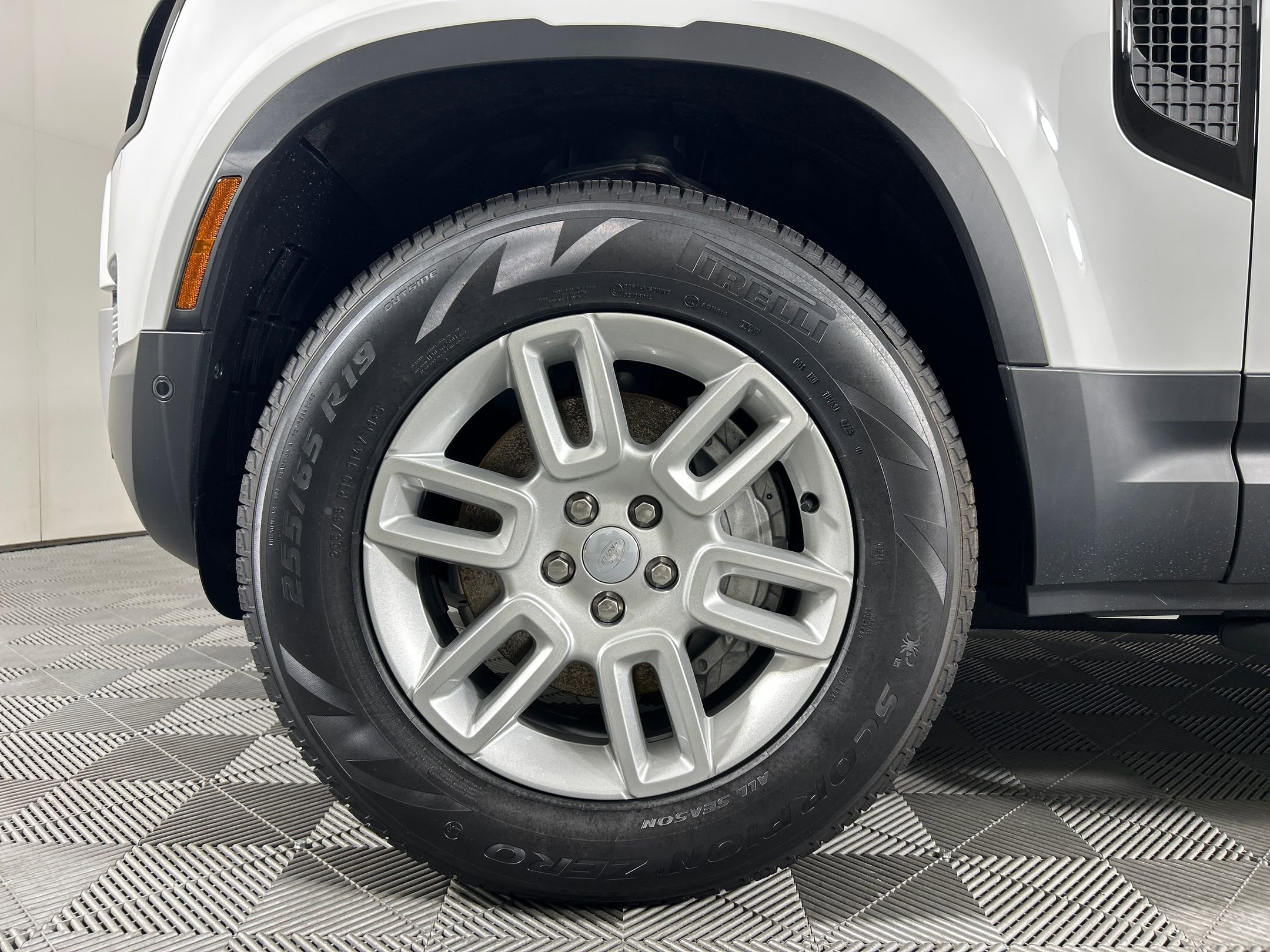 New 2025 Land Rover Defender 130 S image 10