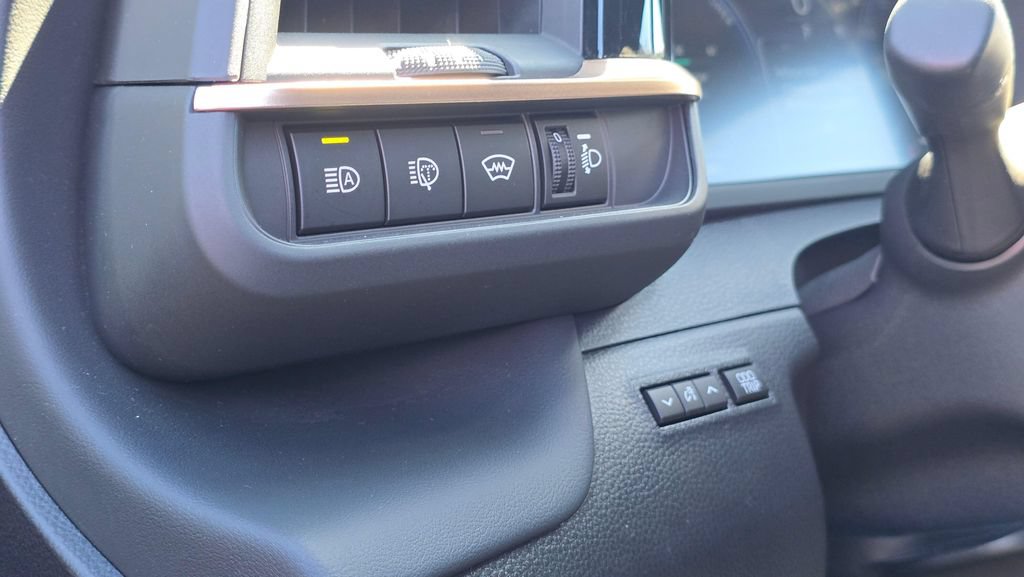 Used 2025 Toyota Crown Signia AWD/4WD image 24