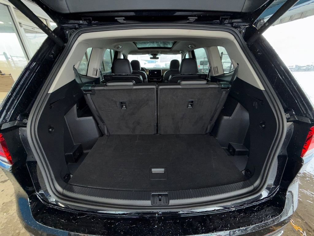 Used 2025 Volkswagen Atlas SE w/ Panoramic Sunroof Package image 24