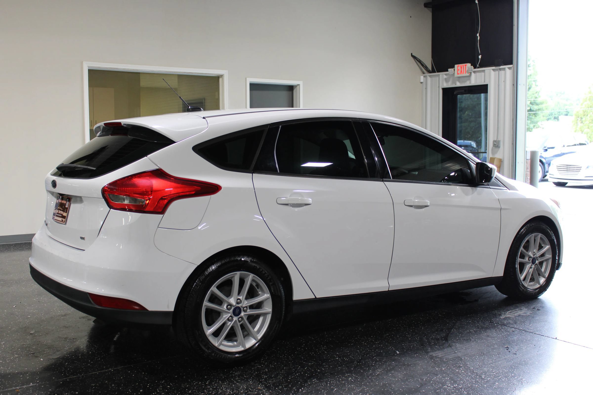 Used 2018 Ford Focus SE FWD image 3