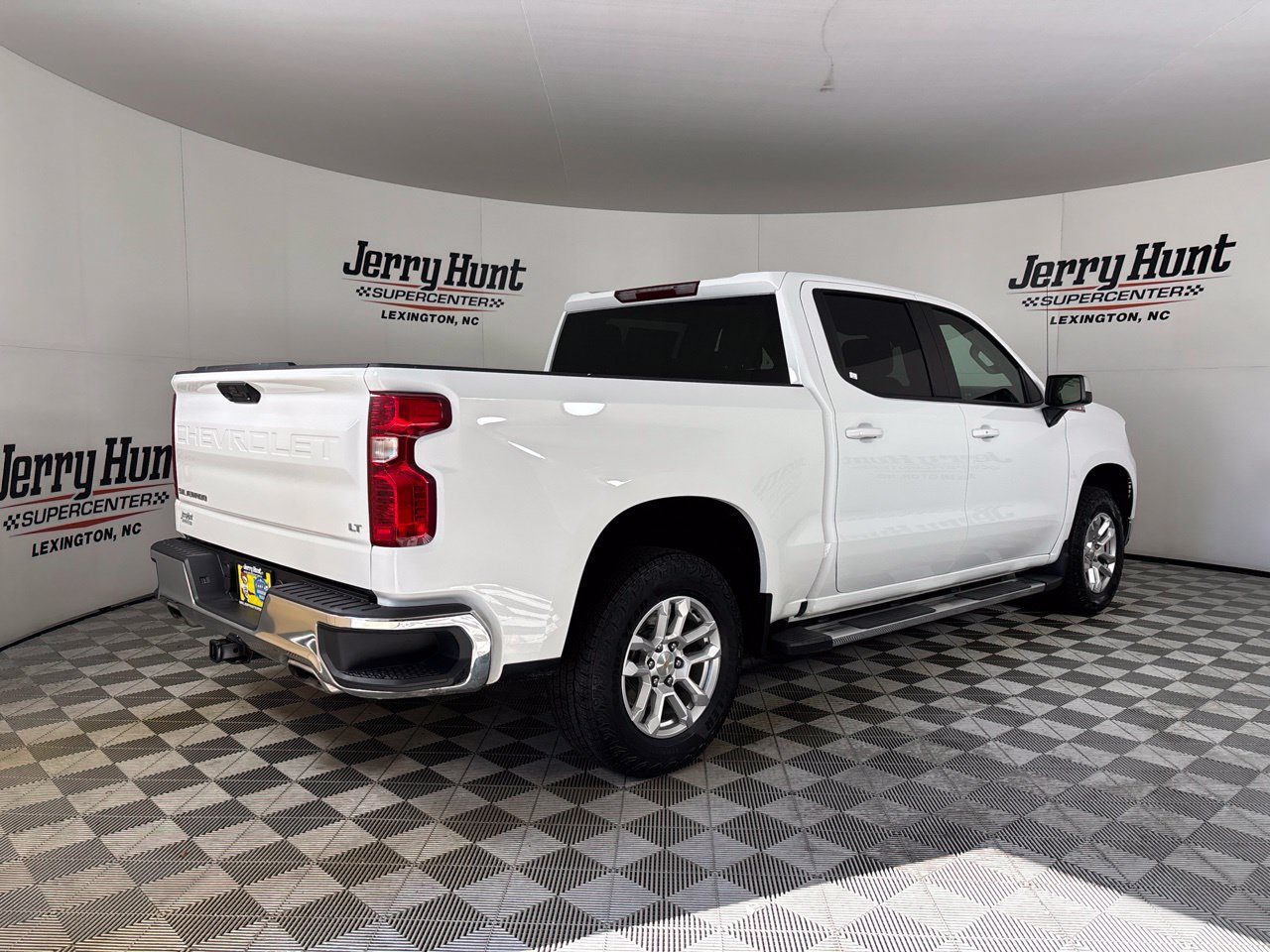 Used 2025 Chevrolet Silverado 1500 LT AWD/4WD image 4