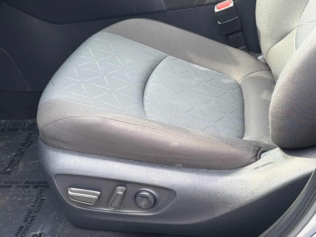 Used 2025 Toyota RAV4 XLE AWD/4WD image 15