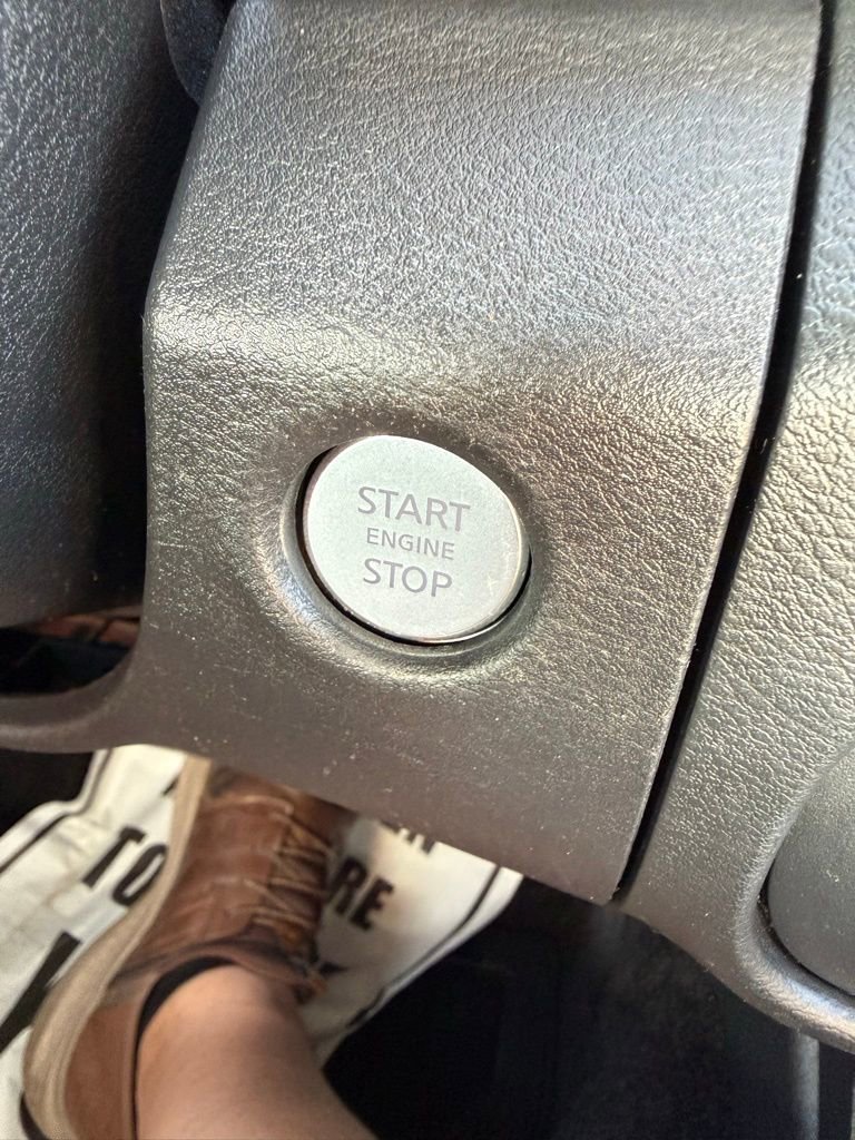 Used 2022 Nissan Frontier SV image 27