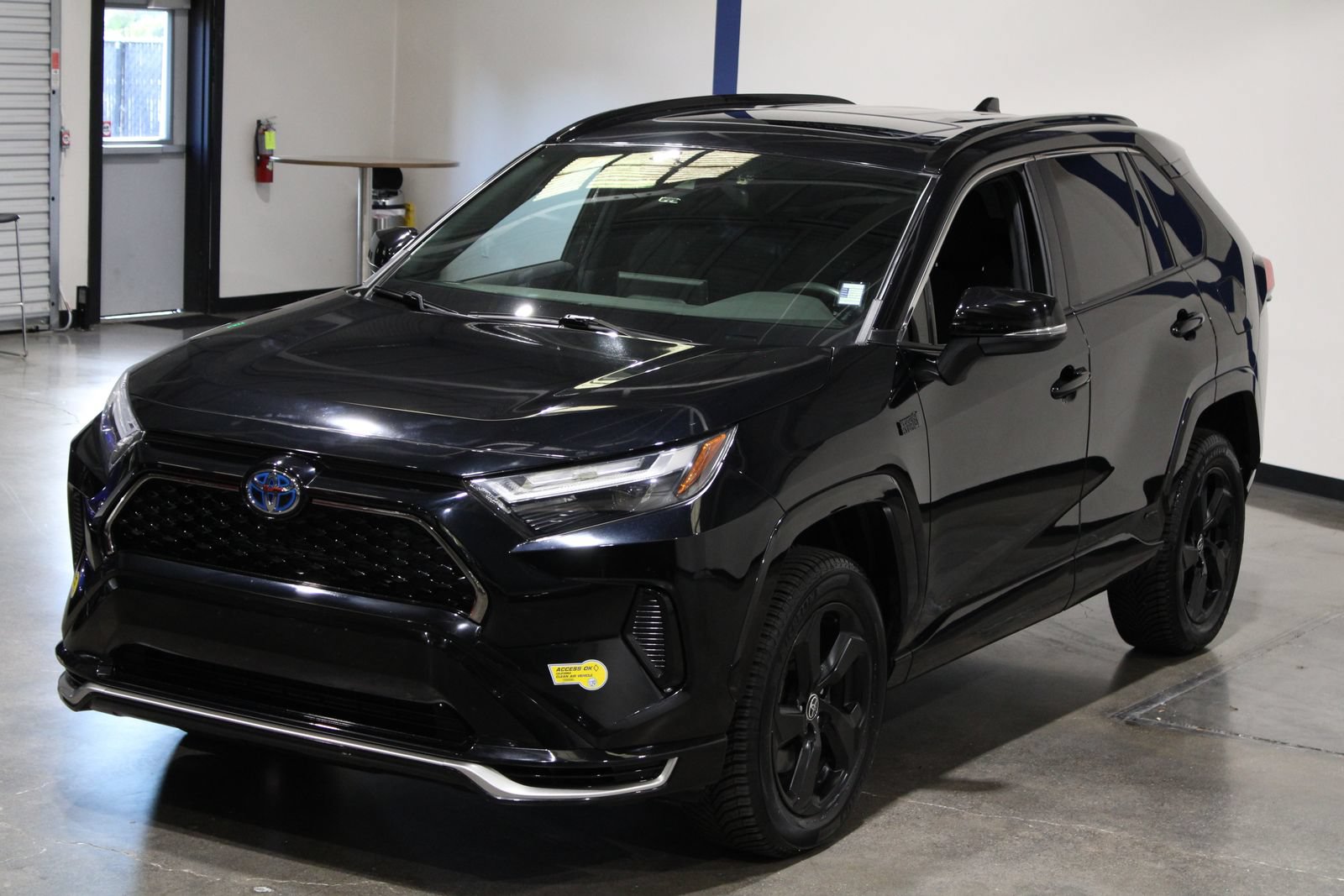 Used 2022 Toyota RAV4 SE w/ Weather & Moonroof Package AWD/4WD image 9