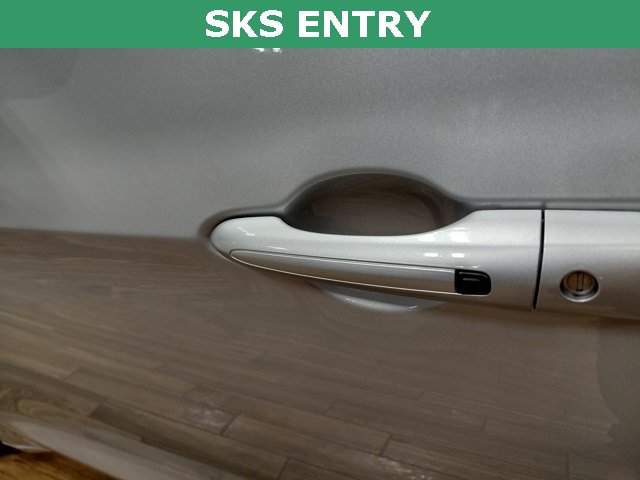 Used 2024 Chrysler Pacifica Touring-L image 13