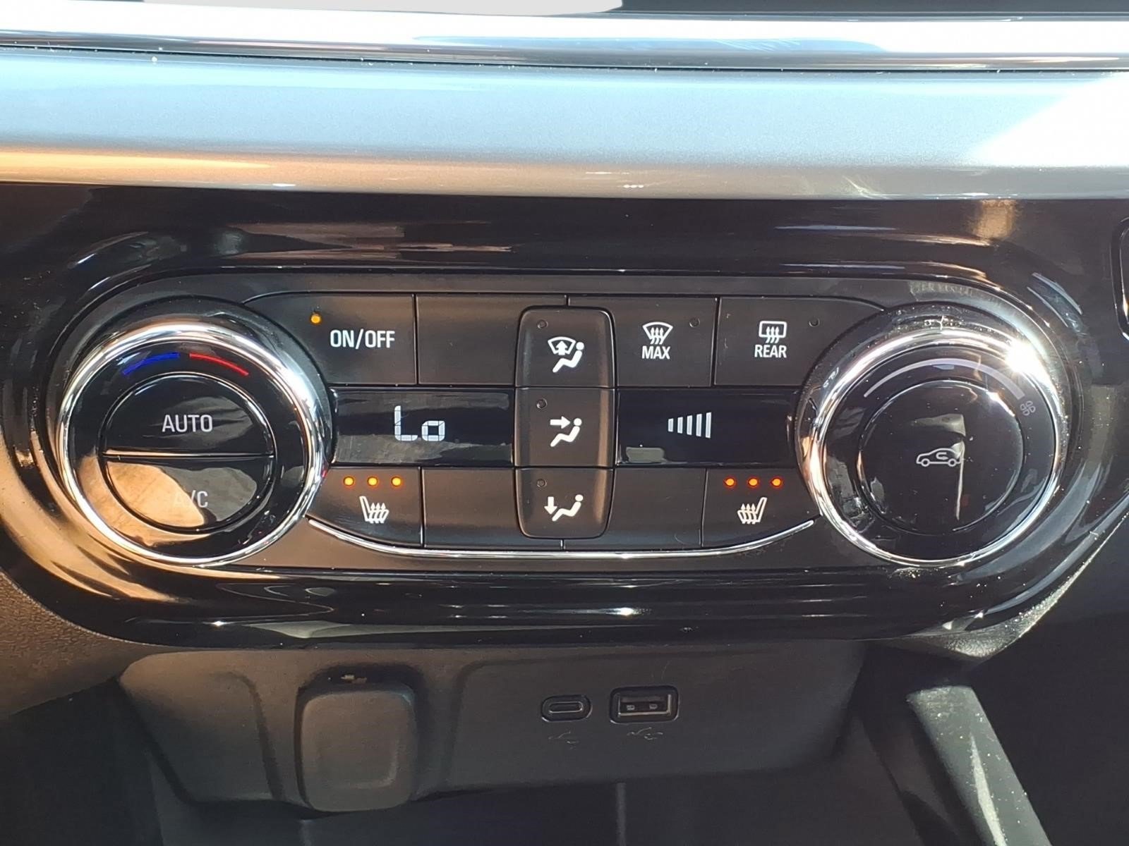 Used 2024 Chevrolet Trax LT w/ LT Convenience Package FWD image 17