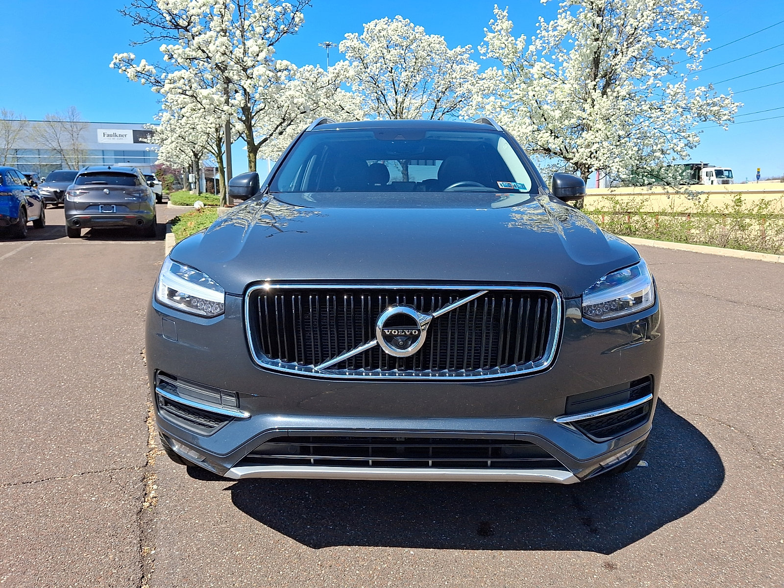 Used 2017 Volvo XC90 T6 Momentum w/ Vision Package image 2