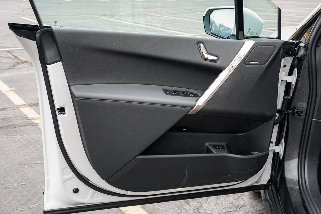 Used 2025 BMW iX xDrive50 image 9