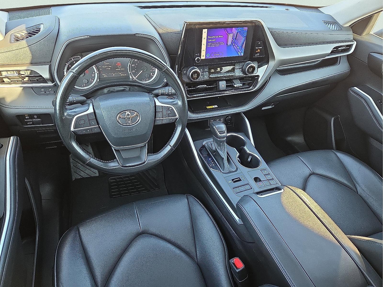Used 2023 Toyota Highlander L image 12