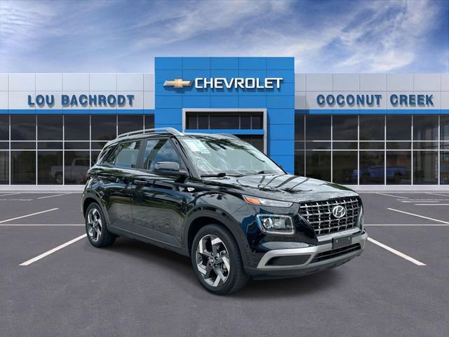 Used 2025 Hyundai Venue SEL FWD image 2