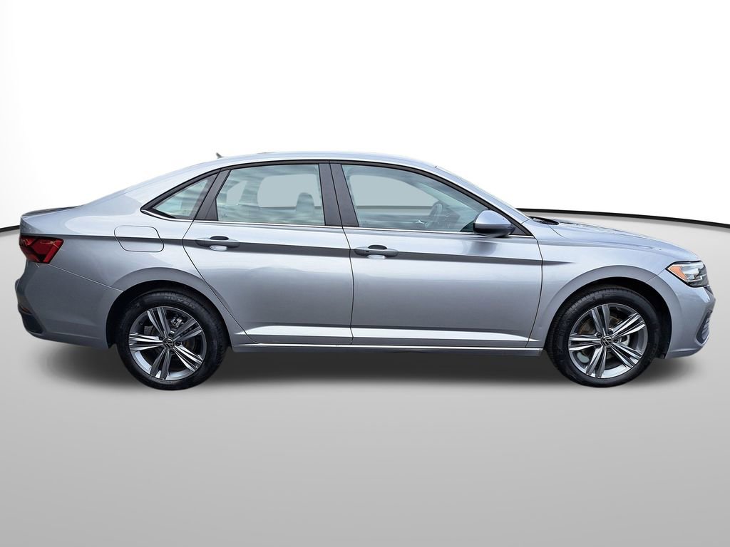 Used 2024 Volkswagen Jetta SE image 5