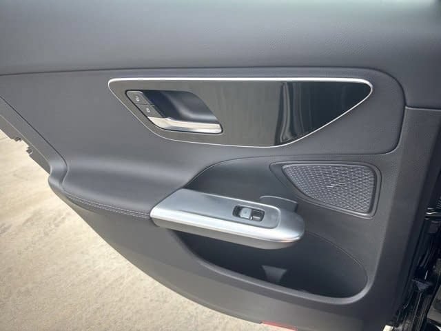 Certified 2025 Mercedes-Benz C 300 4MATIC Sedan image 14