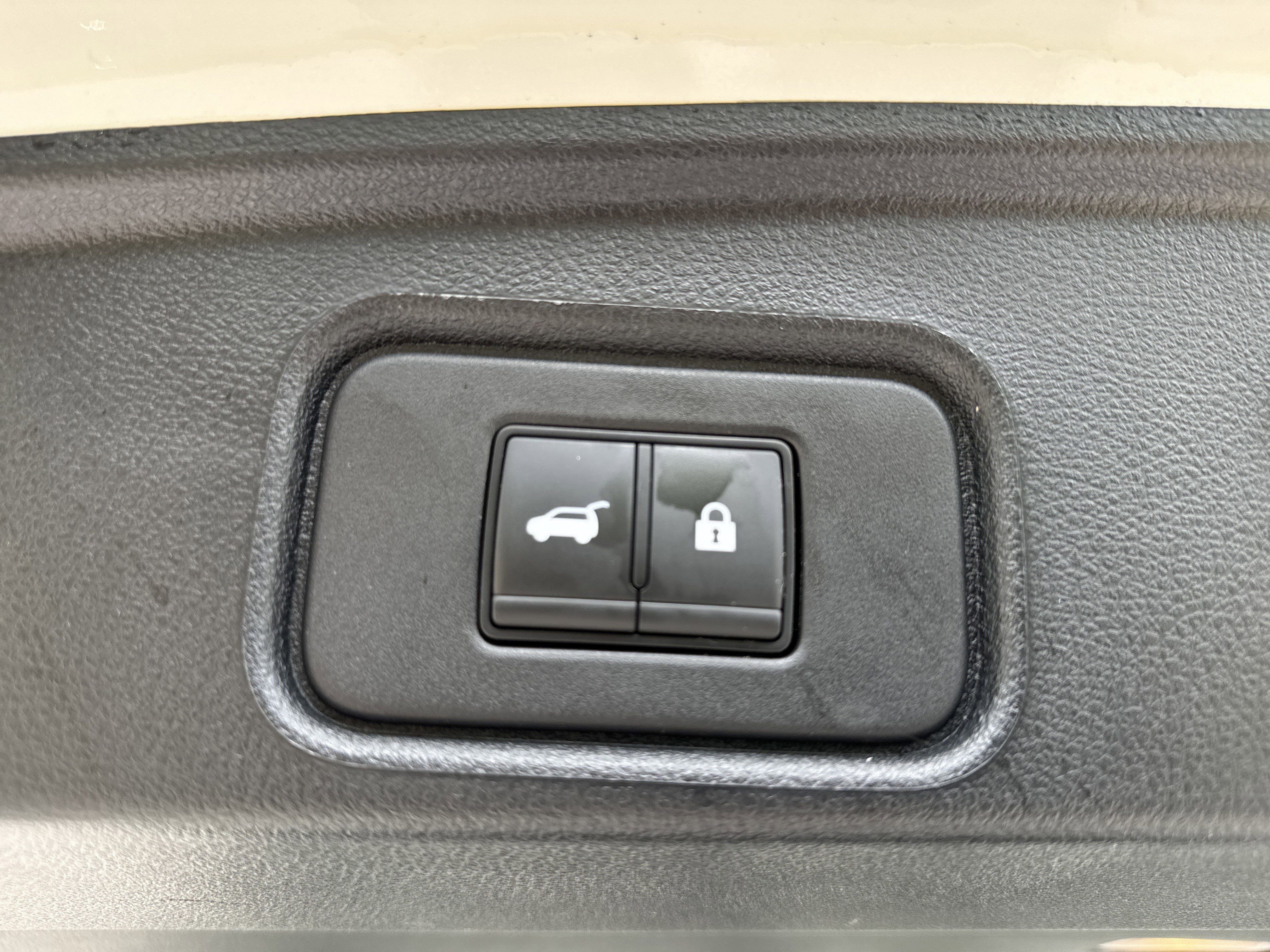 Used 2024 Nissan Pathfinder SL FWD image 33