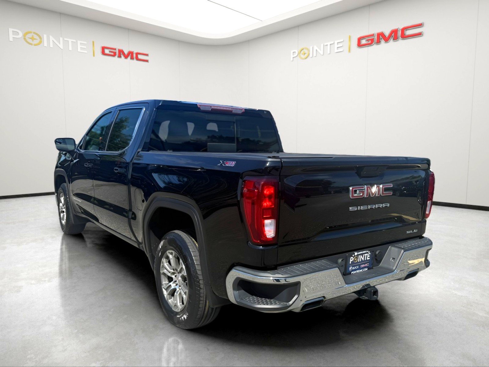 Used 2021 GMC Sierra 1500 SLE w/ X31 Off-Road Package AWD/4WD image 5