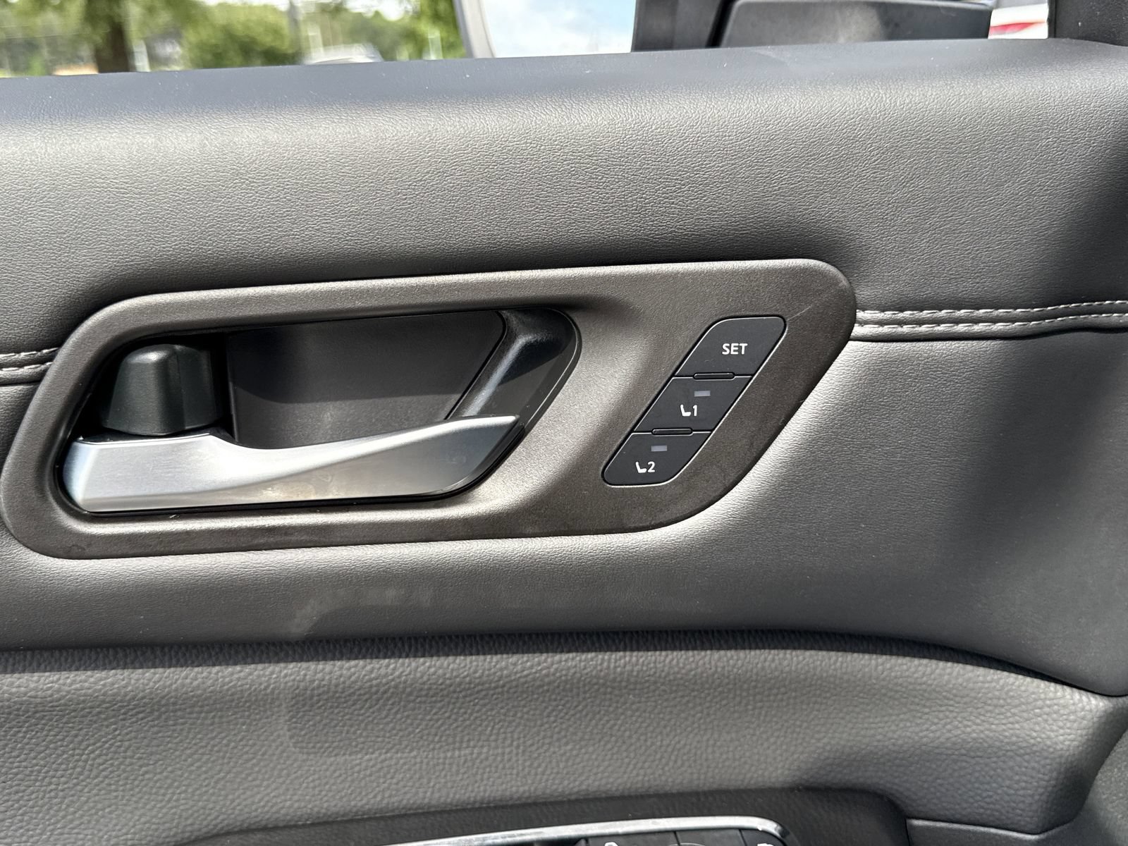 New 2026 Nissan Pathfinder Platinum FWD image 17