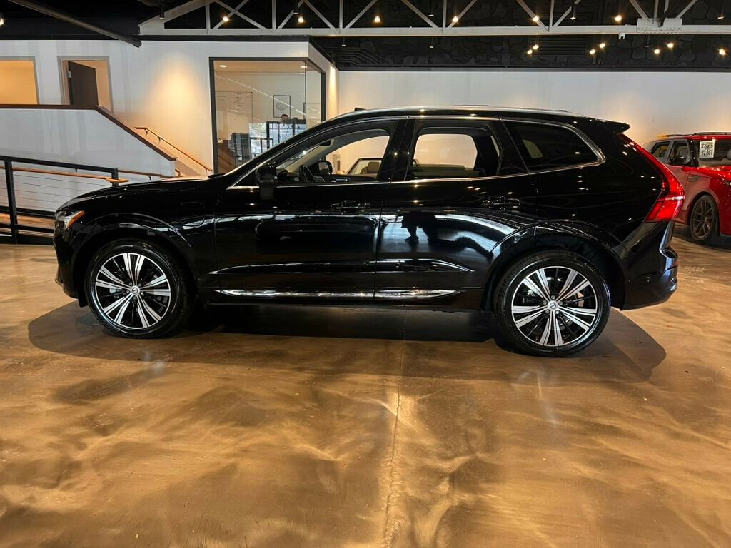 Used 2022 Volvo XC60 T8 Inscription w/ Advanced Package image 2