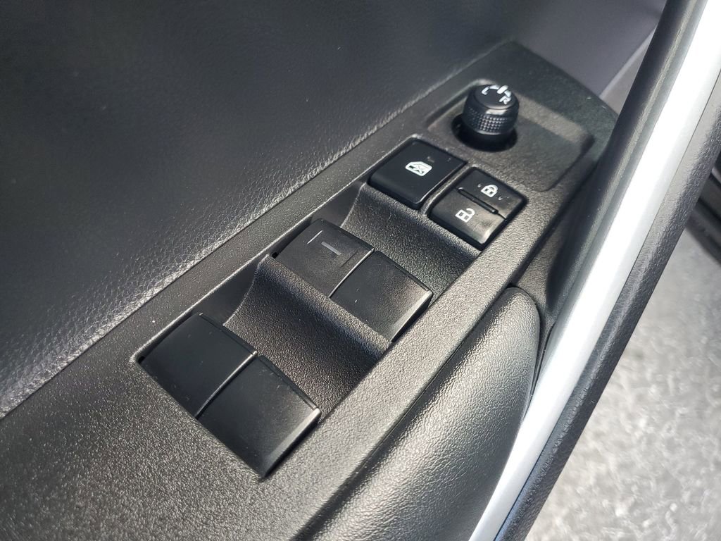 Used 2022 Toyota Corolla Cross LE image 18